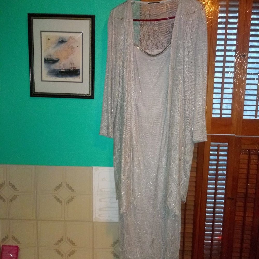 Size 16 Formal 2 Piece Maxi Dress/Jacket w/ 22' Adjustable Necklace